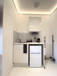 Sleek and Bright Studio Close to Central London