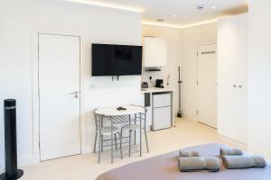 Sleek and Bright Studio Close to Central London