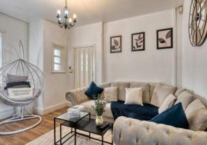 FREE parking, LARGE House for Contractors & Families, Sleeps 6, 15mins to City Centre