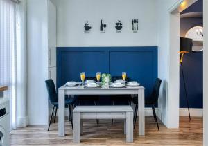 FREE parking, LARGE House for Contractors & Families, Sleeps 6, 15mins to City Centre