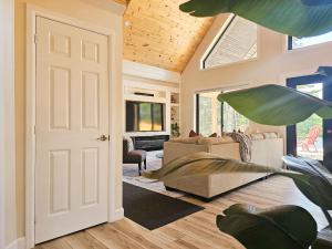 Spa - Pool Table & River - La Biche de Coulonge