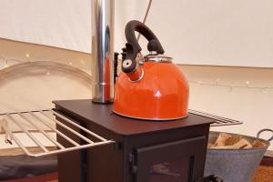 Chestnut 6m bell tent-Log burner-nr Whitby-Parking