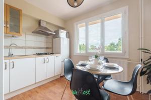 Charming quiet accommodation with balcony and parking