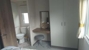 Homely Caravan With Outside Decking At Broadland Sands Ref 20380Bs