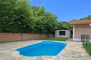 Casa com Piscina em Chácara - Santa Felicidade