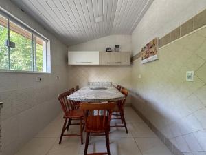 Casa com Piscina em Chácara - Santa Felicidade