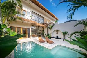 Villa Mirror 2 - Central Canggu, Echo Bech