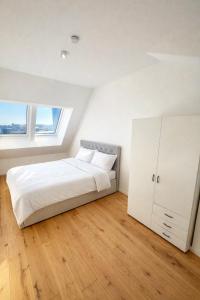 Exklusiv 2BR Penthouse AZ! Big Terrace&Garage!