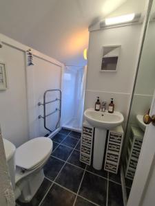 The Garret 1 Bed Apartment-Free Parking-Balcony