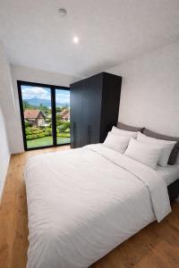 Exklusiv 2BR Penthouse AZ! Big Terrace&Garage!