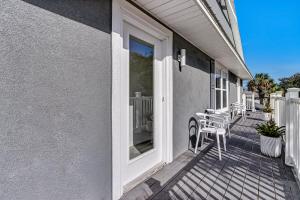 Coastal Cabana - Heated Pool - Walk to Beach
