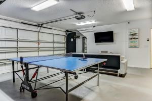 Coastal Cabana - Private Pool - Walk to Beach