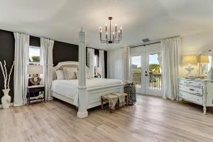 Coastal Cabana - Private Pool - Walk to Beach