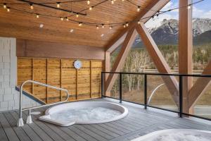 4BR Getaway w MTN View Balcony Near DT and Banff