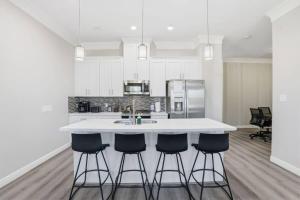 O30B Southwest Houston 2BR King Beds Pet Friendly Townhome