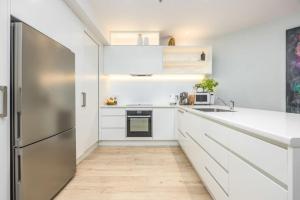Stunning Viaduct 1 Bed Parking, Pool, Gym