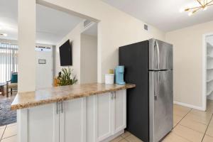 2 bedroom uptown apartment