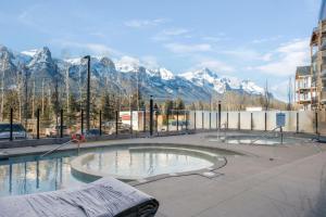 Charming Mountain Escape 1BR with Patio Near Banff