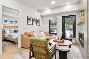 Charming Mountain Escape 1BR with Patio Near Banff