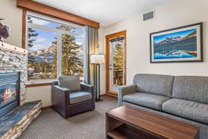 Serene 1BR Rockies Retreat with BBQ Gym and Hot Tub