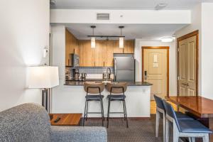 Serene 1BR Rockies Retreat with BBQ Gym and Hot Tub