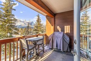 Serene 1BR Rockies Retreat with BBQ Gym and Hot Tub