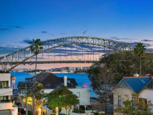 Bright and Spacious Home, Near to Sydney CBD