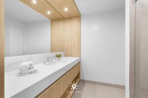 Stylish 1BR Apt With Pool