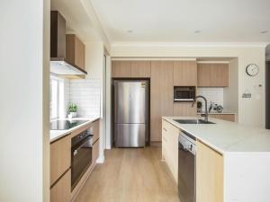 Family-Friendly 4BR Retreat Near Brisbane