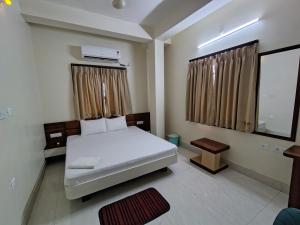 Hotel Royal Paradise - Fuel-up for the Journey