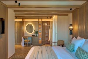 Zeus Eleva Mirabello Bay