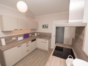 Apartment Große Wohnung in Bodenwerder mit Garten- Terrasse und gemeinsamem Pool by Interhome