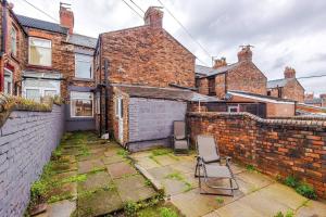 Spacious 4-Bed Retreat - Saint Helens - Free Wi-Fi