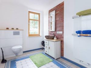 Apartment Komfortable Ferienwohnung in Paulinzella mit Großem Garten by Interhome