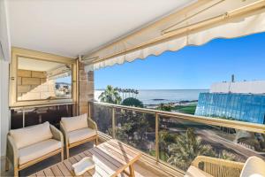 REF 2030 - Cannes Croisette - Sea view apartment for rent