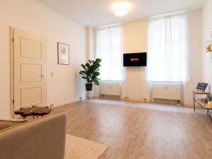 Apartment Große Wohnung in Zentrum mit Kleinem Garten by Interhome