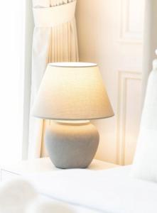 Private Room in Luxurious Apartment with Burj Khalifa View in Downtown