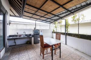 Serenity Twin Canggu, Suite 2-1 with Kitchen and Balcony