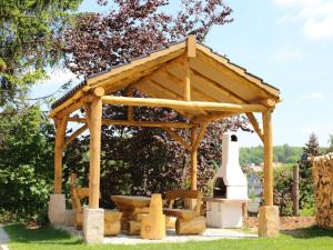 Apartment Studio-Appartement mit Bergblick by Interhome