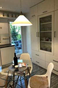 Holiday Home Reetdach Ferienhaus am Lübbesee Sauna Bootsteg neu by Interhome