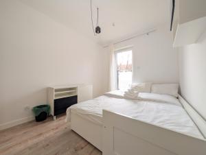 Jesionowa Spacious Apartment by BookingHost