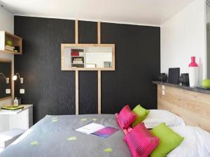 Holiday Home in Wackersdorf mit Whirlpool- Terrasse und Grill by Interhome