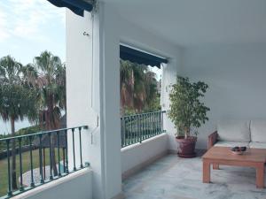 Apartment mit Terrasse- Pool und Garten by Interhome