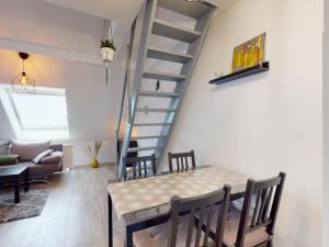 Apartment Urgemütliche Maisonnette Wohnung mit Klimaanlage by Interhome