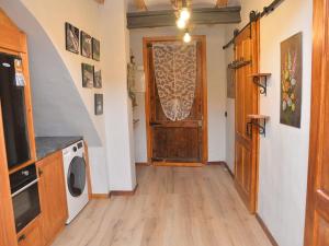 Apartment Angepasste rustikale Wohnung für 4 Personen Pobla de Lillet by Interhome