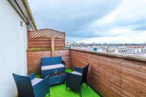 Stylish Penthouse, Free Parking, Pool Table, PS4