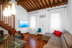 GuestHost - Elegant Apartment in Center of Padua