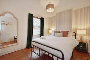 City Center Parking Walk to City 10 Mins Pets