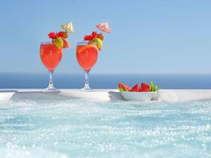 Apartment Penthouse- Jacuzzi- Meerblick- BBQ-wifi- AC by Interhome