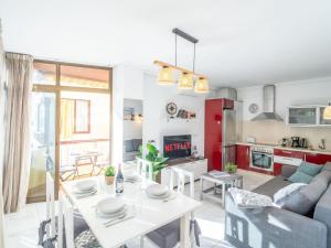 Apartment Casa Linda vor dem Strand - Pool- Padel by Interhome